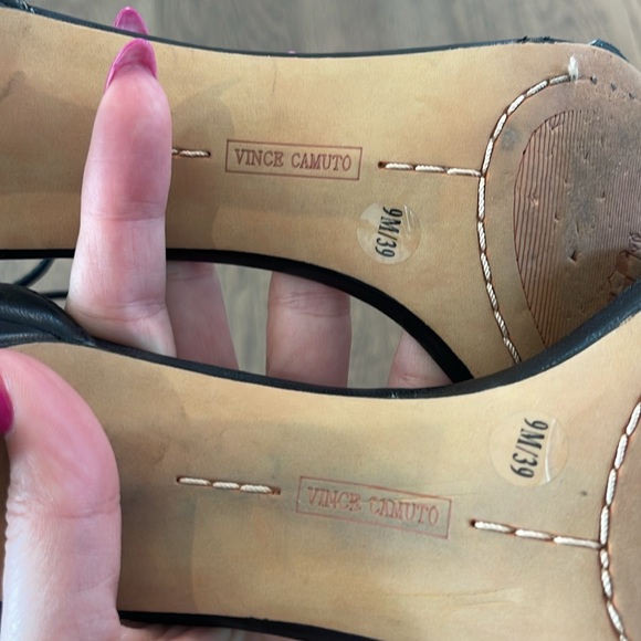 VINCE CAMUTO - Court Ankle Strap Heel Sandal - Black - Size 9 - Picture 4 of 6